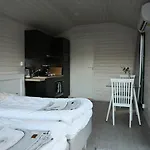 Rauha F, Minikoti Saunalla, Ilmainen Iso Parkkialue Huoneisto *